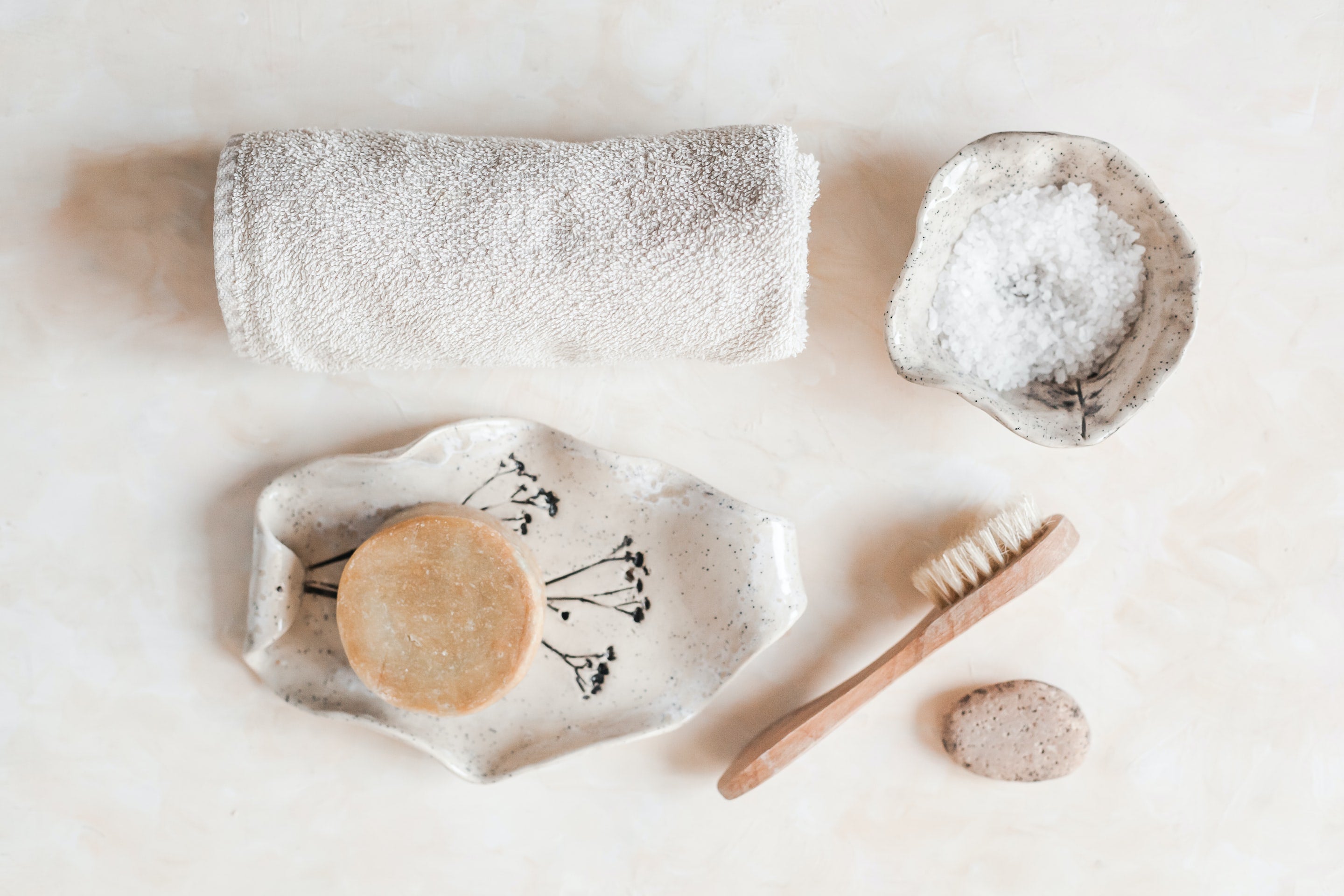 Silicon Brush vs. Foam Brush for Cleaning Your Face